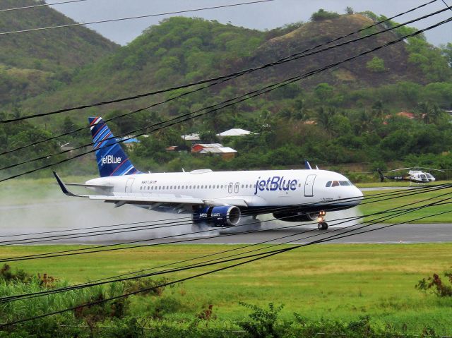 Airbus A320 (N807JB)