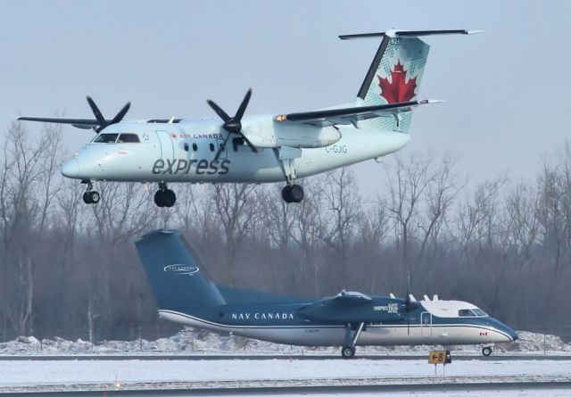 de Havilland Dash 8-100 (C-GJIG) - Lining up on rwy 25 on a flight from Montreal, photo taken on 18-Jan-14.