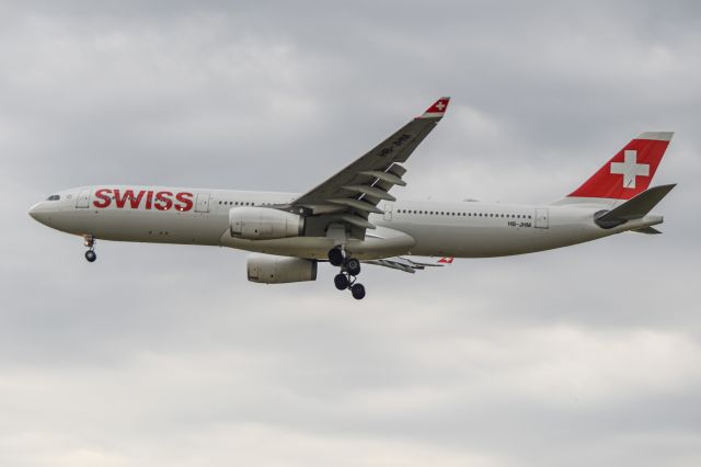 Airbus A330-300 (HB-JHM)