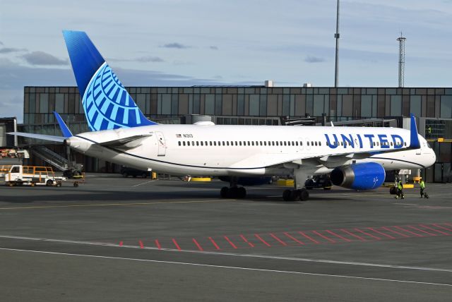 Boeing 757-200 (N13113)
