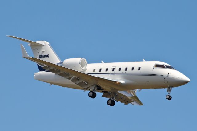 Canadair Challenger (N808G)