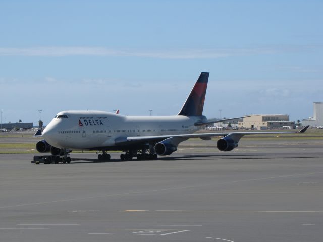 Boeing 747-400 (N665US)