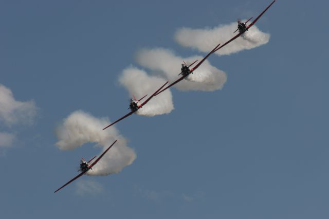 — — - Aeroshell AT-6 Team at Manitowoc, WI USA Thunder on the Lakeshore