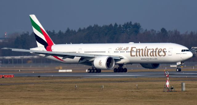 BOEING 777-300ER (A6-EGP)