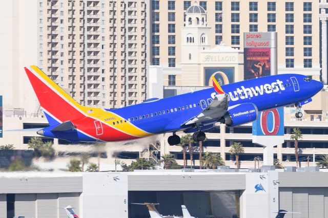Boeing 737 MAX 8 (N8896L) - 2160px