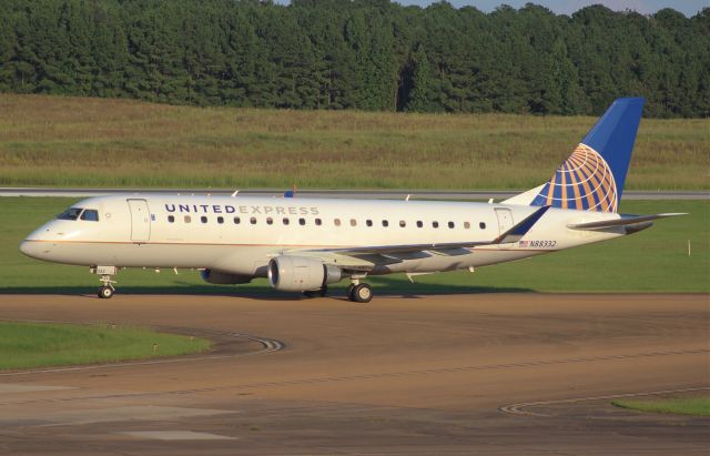 Embraer 175 (N88332)