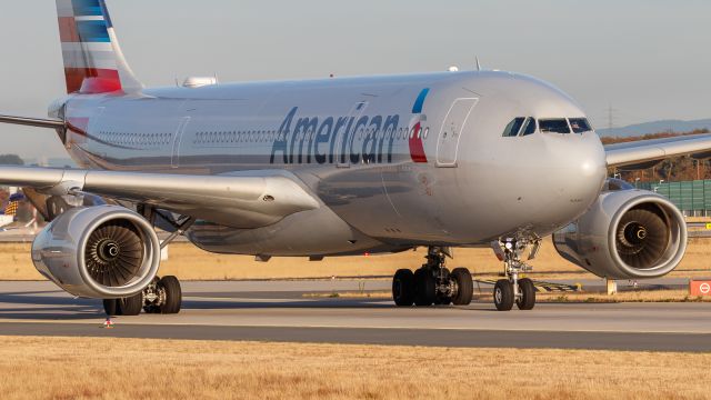 Airbus A330-200 (N283AY)