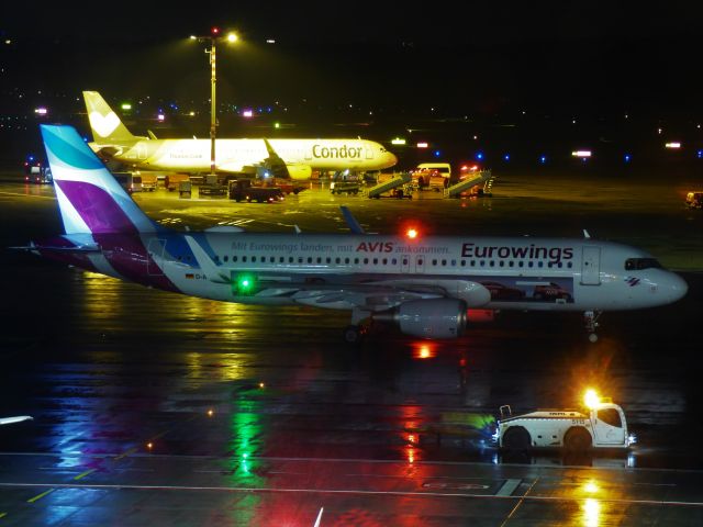 Airbus A320 (D-AEWS)