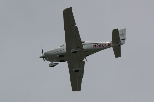 Cirrus SR-20 (N250SM) - Cirrus SR-20 (N250SM) arrives at Sarasota-Bradenton International Airport