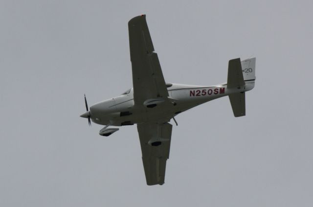 Cirrus SR-20 (N250SM) - Cirrus SR-20 (N250SM) arrives at Sarasota-Bradenton International Airport