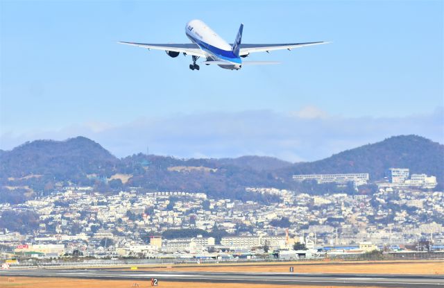 Boeing 777-200 (JA713A)