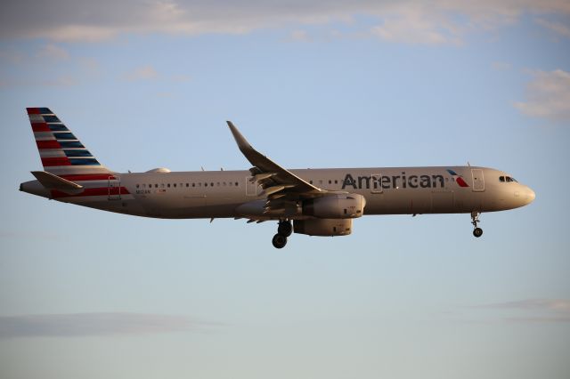 Airbus A321 (N112AN)