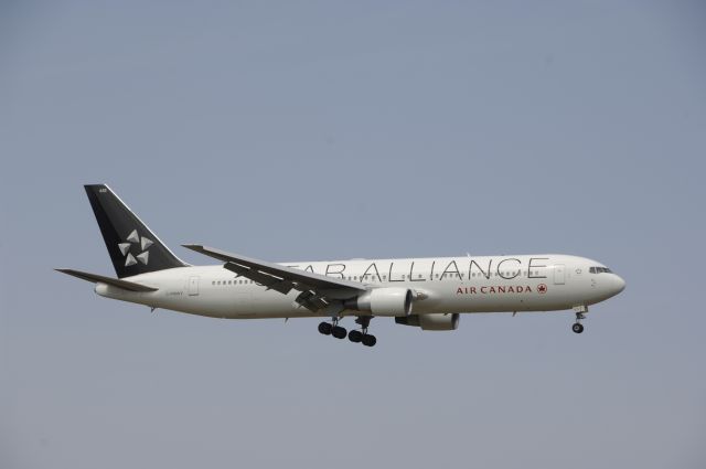BOEING 767-300 (C-FMWY) - Final Approach to Narita Intl Airport R/W16L on 2011/5/9 Star Alliance c/s
