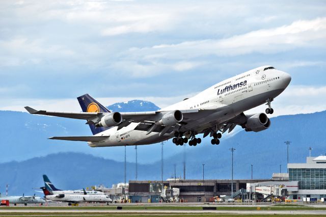 Boeing 747-400 (D-ABTK)