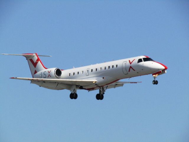 Embraer ERJ-135 (N261JX) - Landing RWY 20R