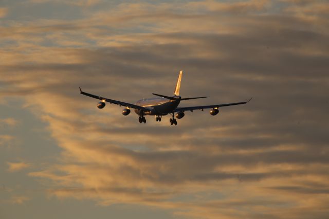 Airbus A340-300 (HB-JMI)