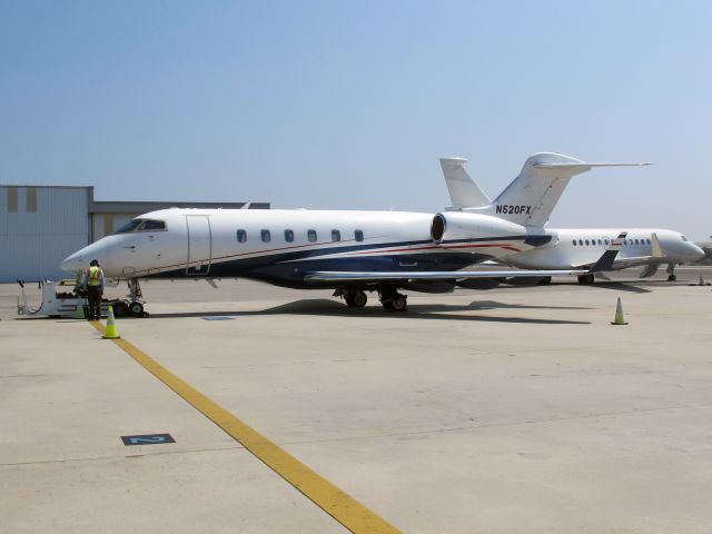 Bombardier Challenger 300 (N520FX)