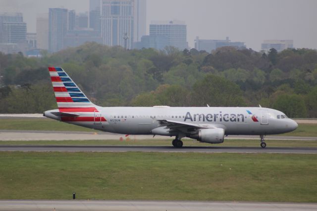 Airbus A320 (N123UW)