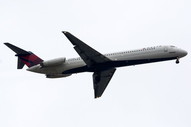 McDonnell Douglas DC-9-50 (N780NC) - Delta 1455 from KATL short final runway 27L.