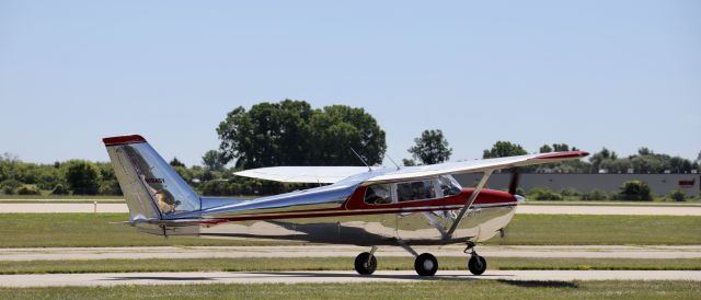 Cessna Skyhawk (N1846Y) - On flightline.