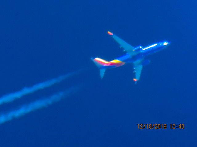 Boeing 737-800 (N8328A)