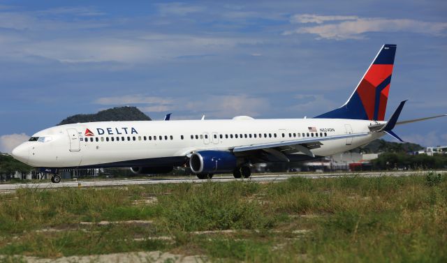 Boeing 737-900 (N824DN)