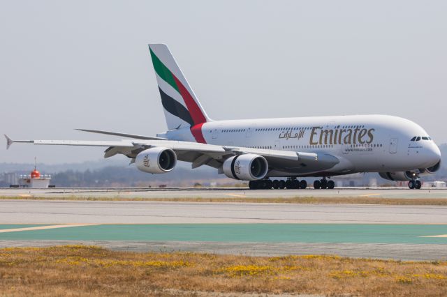 Airbus A380-800 (A6-EOG)