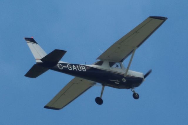 Cessna 152 (C-GAUB) - C-GAUB Cessna Commuter 152 Cargair Ltee Survolant la ville de Lavaltrie QC. Le 21-07-2024 à 13:18.