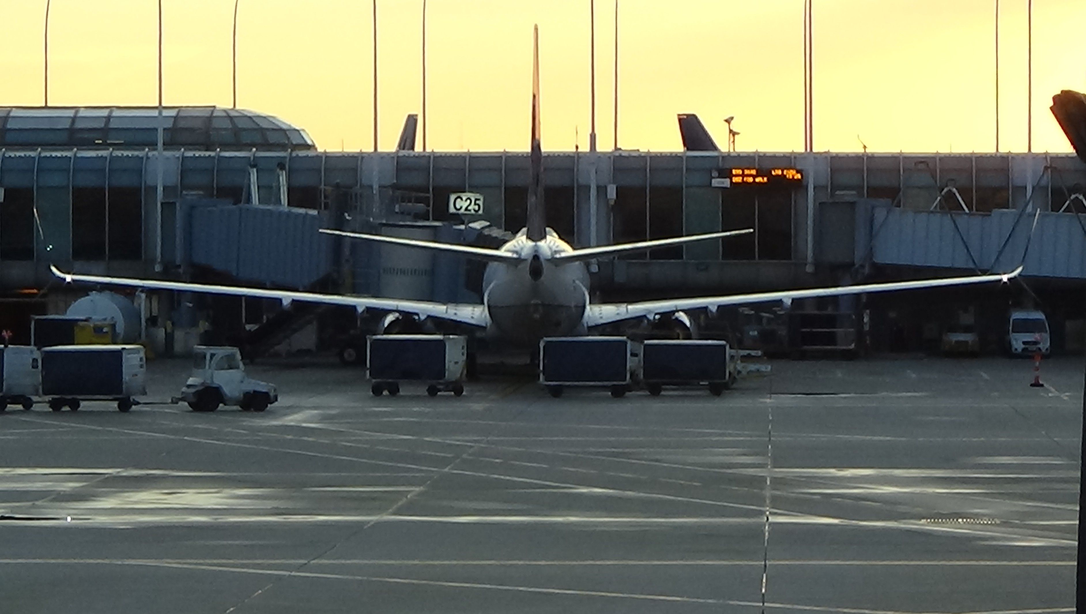 Boeing 737-900 — - Full back-side view of this 737! Date - Aug 17, 2016