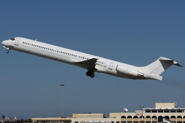 McDonnell Douglas MD-83 (EC-LMY)