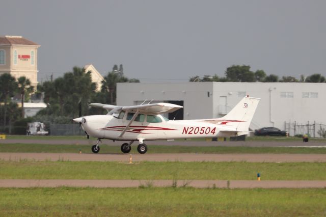 Cessna Skyhawk (N20504) - N20504 at FMY 5/17/24
