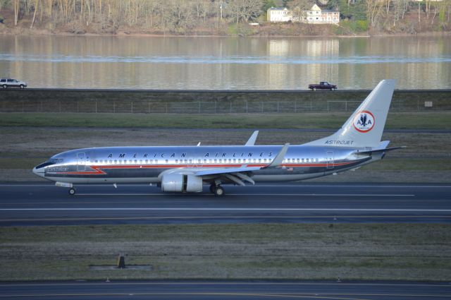 Boeing 737-800 (N905NN) - "AstroJet" operating as AAL1165 arriving on 28R from KDFW/DFW.