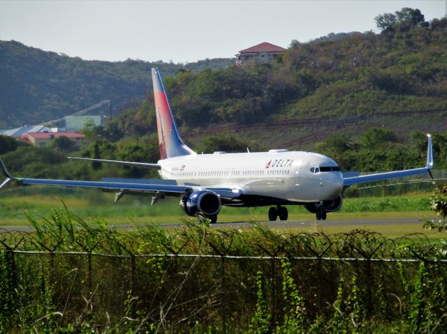 Boeing 737-900 (N889DN)