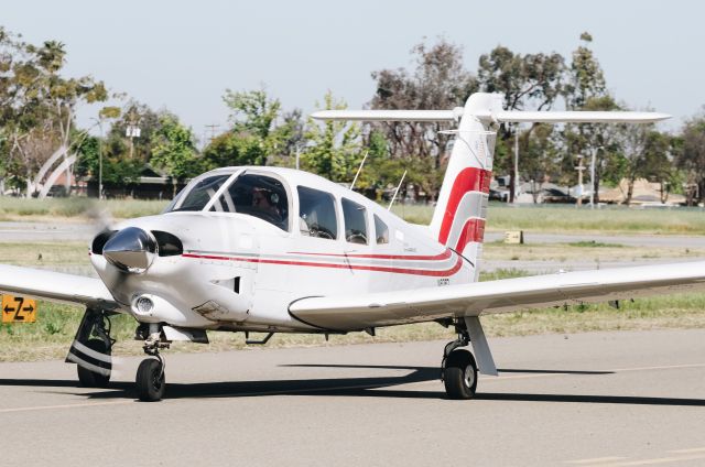 Piper Cherokee Arrow (N83ED)