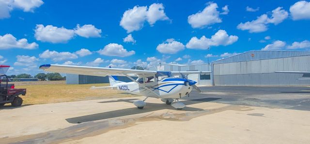 Cessna Skyhawk (N4323L)