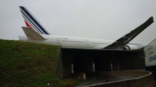 BOEING 777-300 (F-GZND)