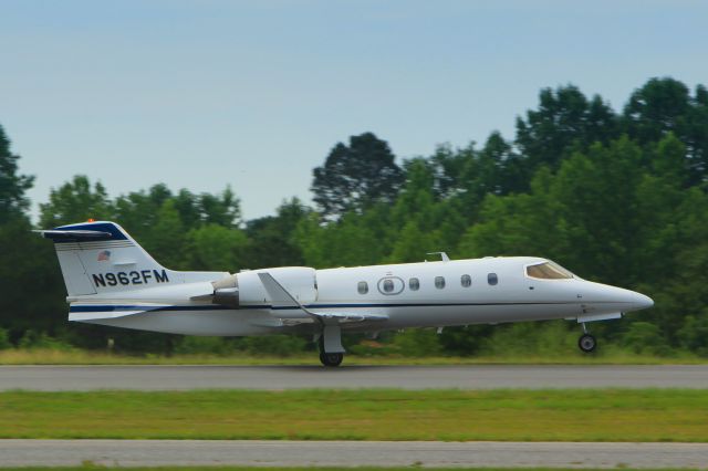 Learjet 31 (N962FM)