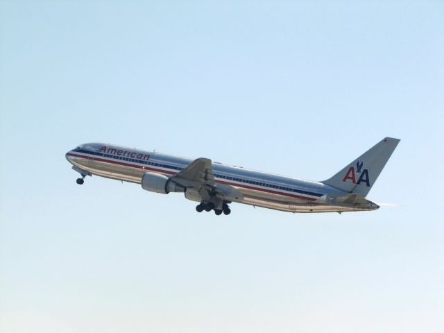 BOEING 767-300 (N358AA)