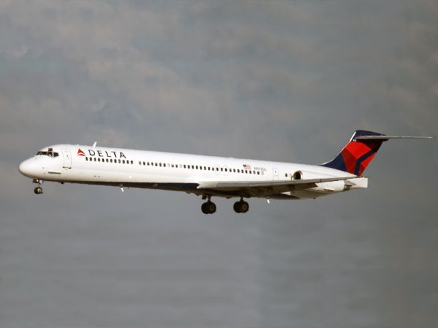 McDonnell Douglas MD-88 (N913DL) - An MD 88 of Delta Airlines.