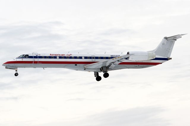 Embraer ERJ-135 (N834AE)