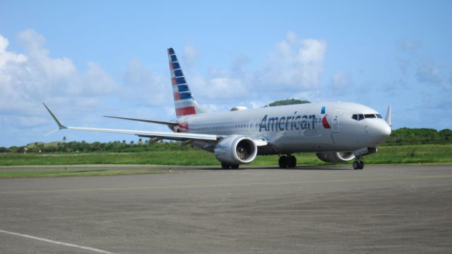 Boeing 737 MAX 8 (N303RG)