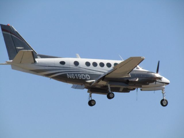 Beechcraft King Air 100 (N619DD) - Landing RWY 20R