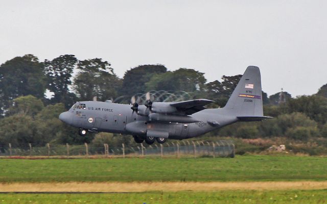 Lockheed C-130 Hercules (92-3286) - "rch107" usaf c-130h 92-3286 dep shannon 16/9/18.