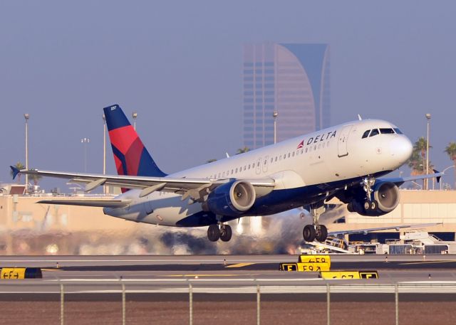 Airbus A320 (N357NW)