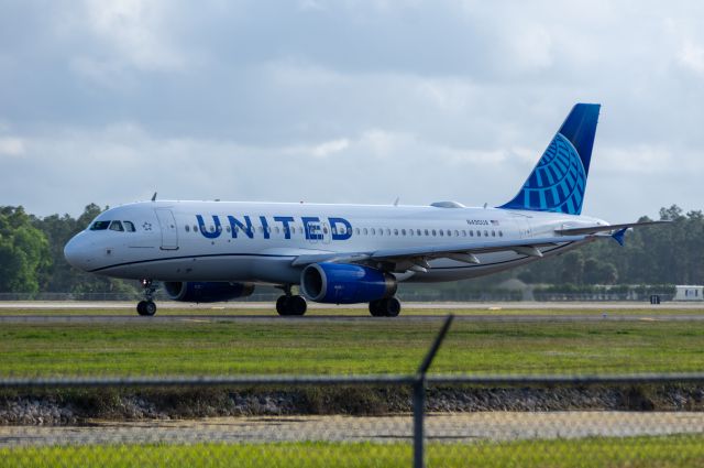 Airbus A320 (N490UA)