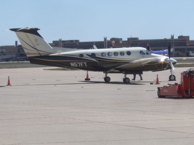 Beechcraft Super King Air 200 (N57FT)