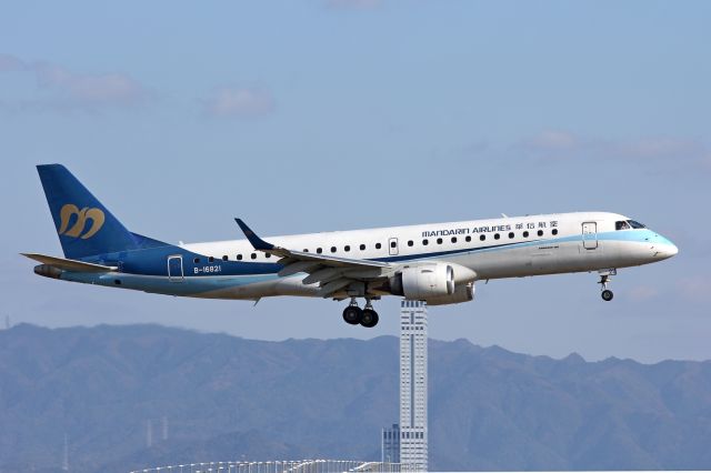 Embraer ERJ-190 (B-16821) - AE286 RMQ(TAICHUNG)-KIX. R/W24L Approach