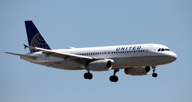 Airbus A320 (N464UA) - United # 377 arrival 12R, from KIAH   06-05-2015