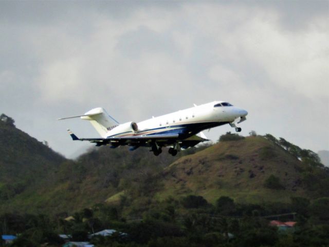 Bombardier Challenger 300 (N535FX)