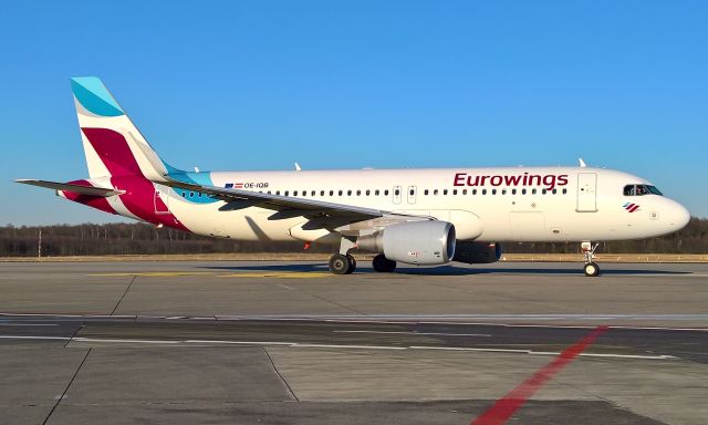 Airbus A320 (OE-IQB)